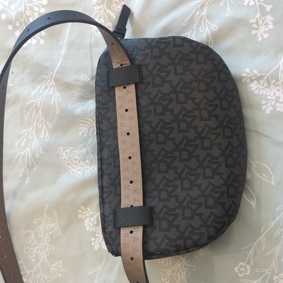 DKNY Fanny Pack - Picture 5 of 6
